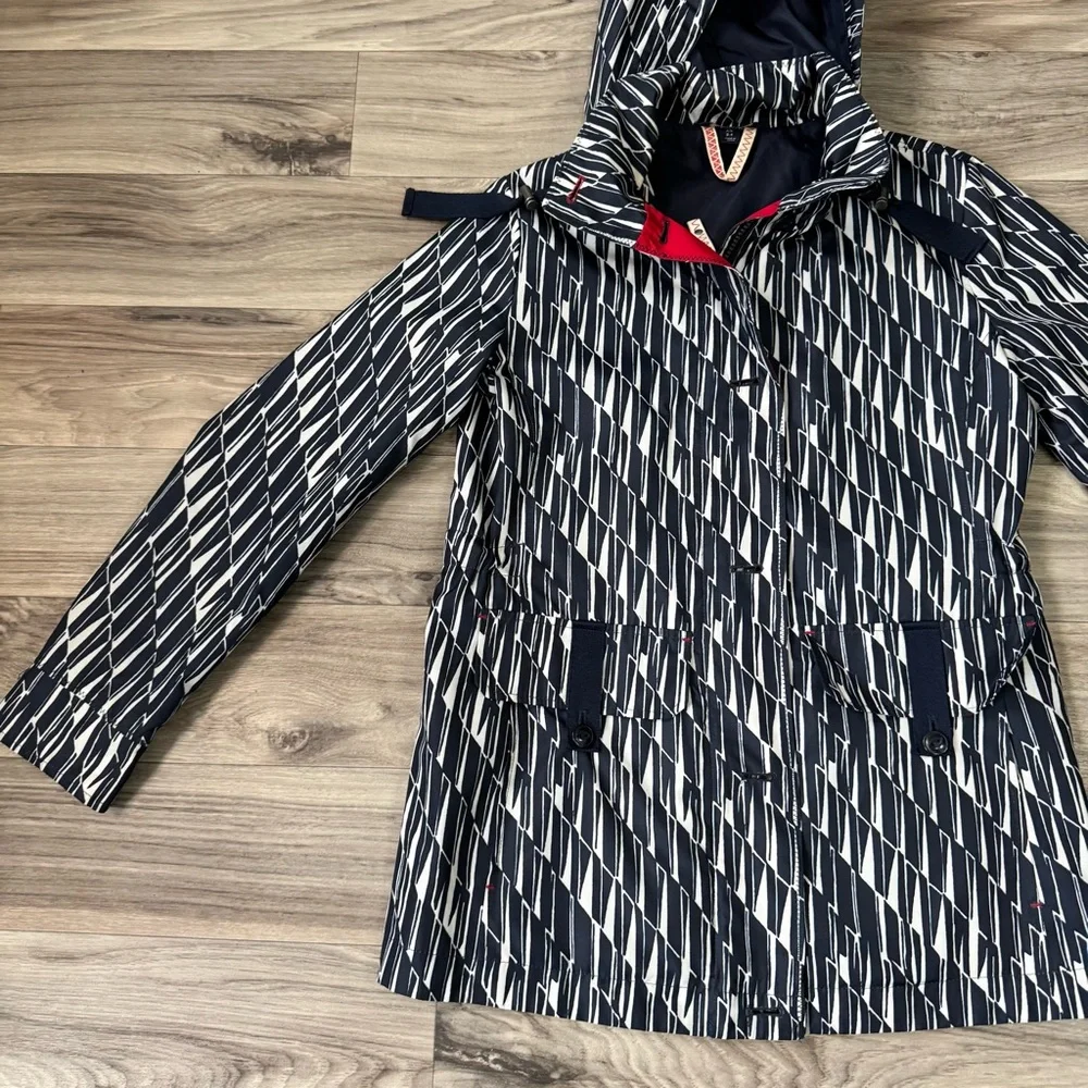 Land's End Women's Storm Raker Rain Jacket Classic Navy Ivory Size Small 2-4